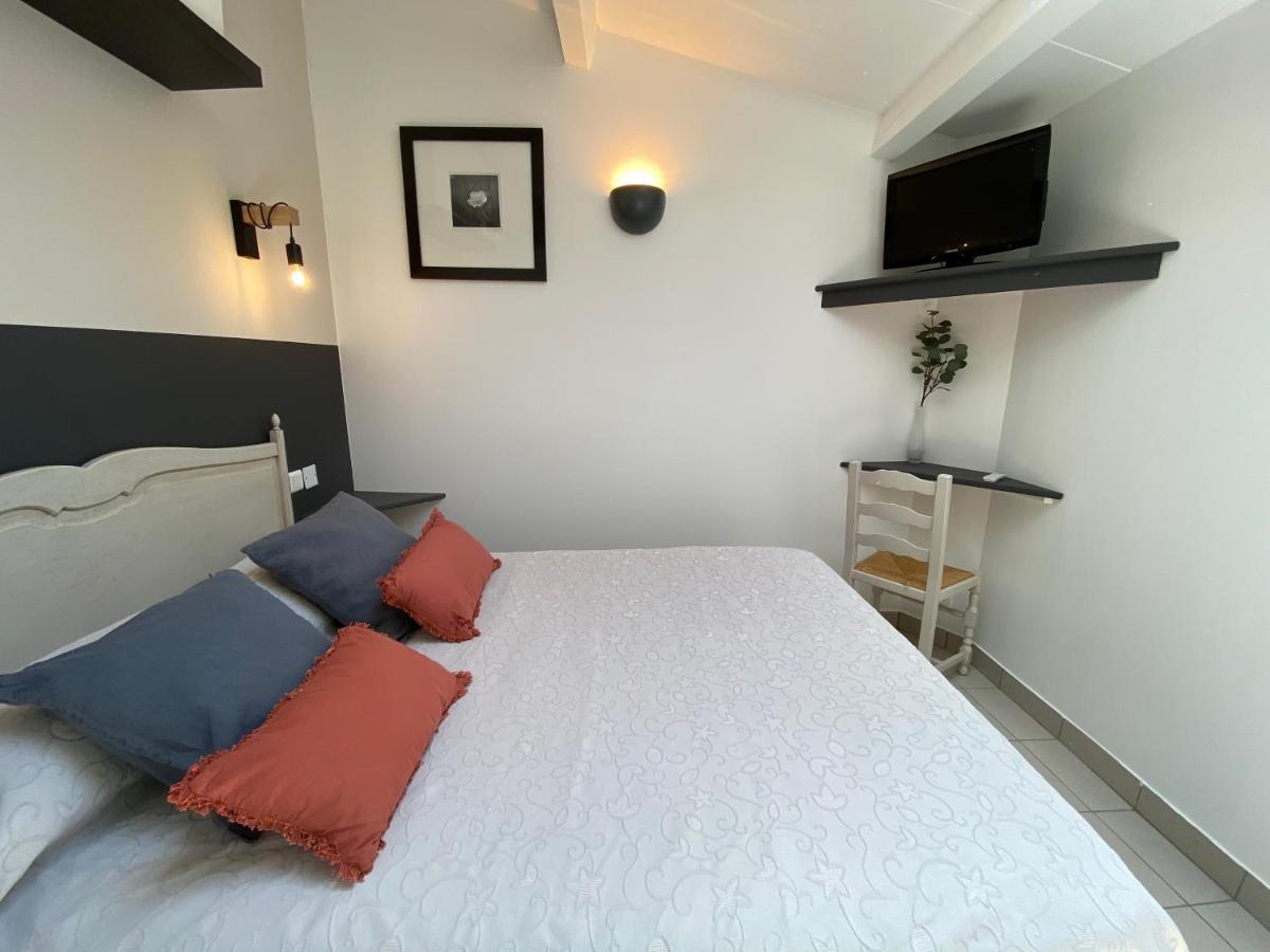 Auberge De La Tour De Brison Sanilhac  Δωμάτιο φωτογραφία